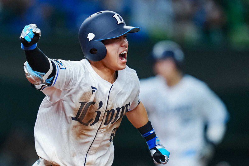 タキトゥーベ tweet media