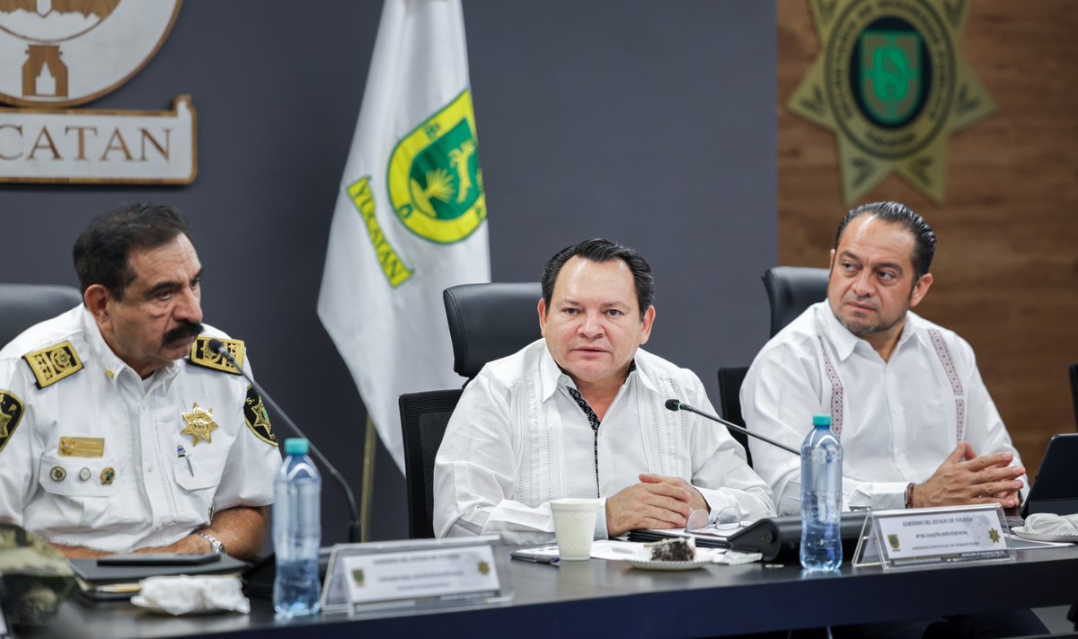 huachodiazmena's tweet image. Encabecé la Mesa de Seguridad y Paz, donde evaluamos las acciones que mantienen a Yucatán como el estado más seguro del país.

Somos la entidad con menor índice de homicidios a nivel nacional. Con orgullo podemos decir: Yucatán sigue seguro y juntos lo mantendremos así.…