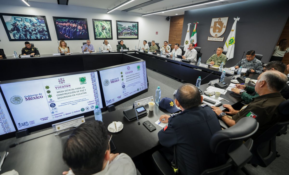 huachodiazmena's tweet image. Encabecé la Mesa de Seguridad y Paz, donde evaluamos las acciones que mantienen a Yucatán como el estado más seguro del país.

Somos la entidad con menor índice de homicidios a nivel nacional. Con orgullo podemos decir: Yucatán sigue seguro y juntos lo mantendremos así.…