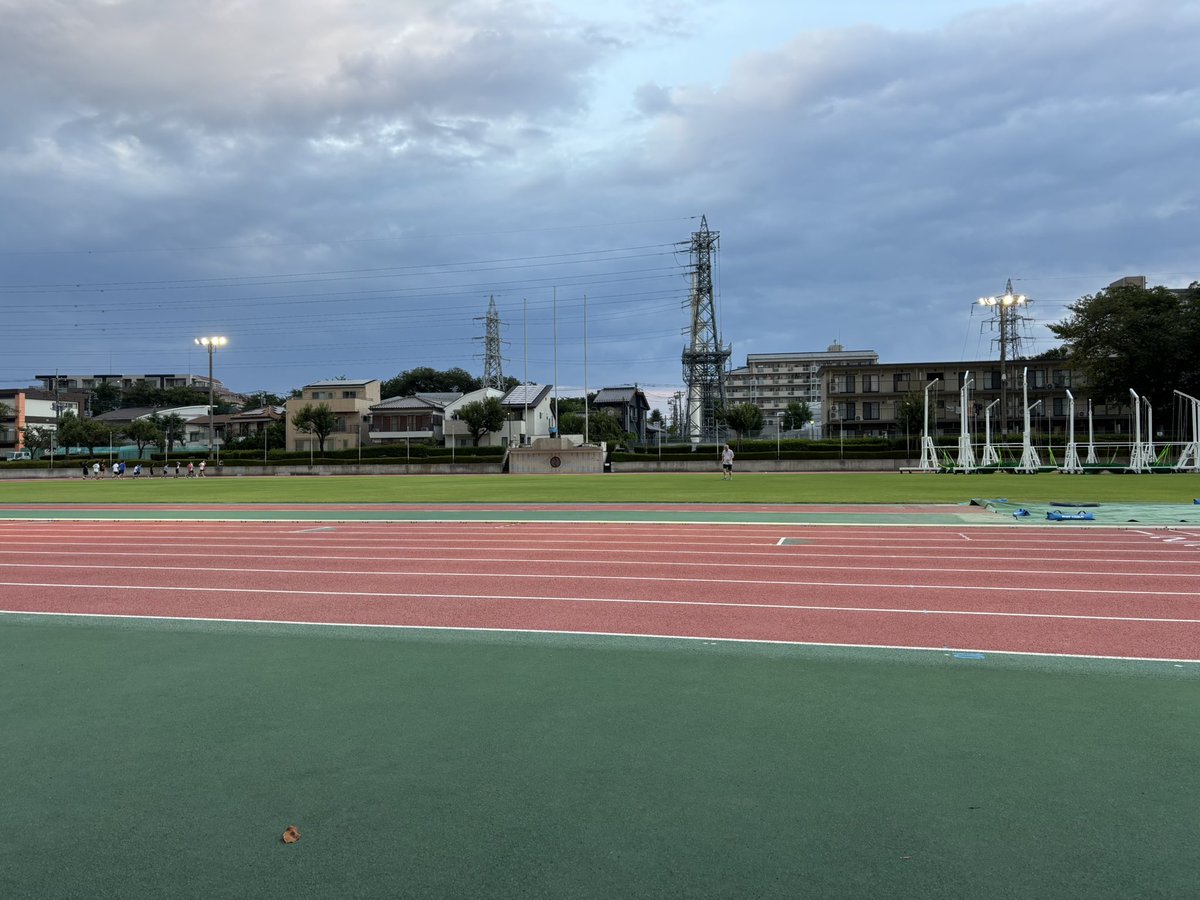 府中陸上競技場
動的ストレッチ
60流し×2
60×2  × 7.3
100流し×1

adizero Japan8で実施。
久しぶりにナイタ－の府中に来たけど雰囲気良くて最高でした。