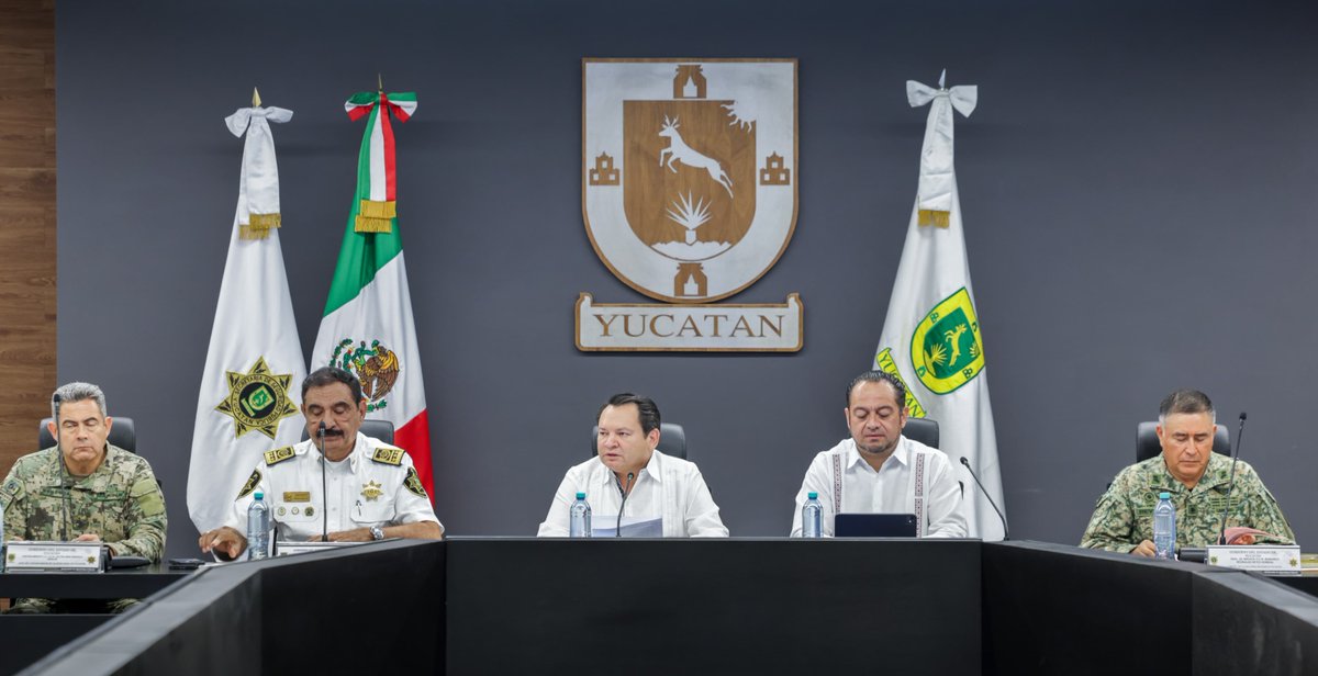 huachodiazmena's tweet image. Encabecé la Mesa de Seguridad y Paz, donde evaluamos las acciones que mantienen a Yucatán como el estado más seguro del país.

Somos la entidad con menor índice de homicidios a nivel nacional. Con orgullo podemos decir: Yucatán sigue seguro y juntos lo mantendremos así.…
