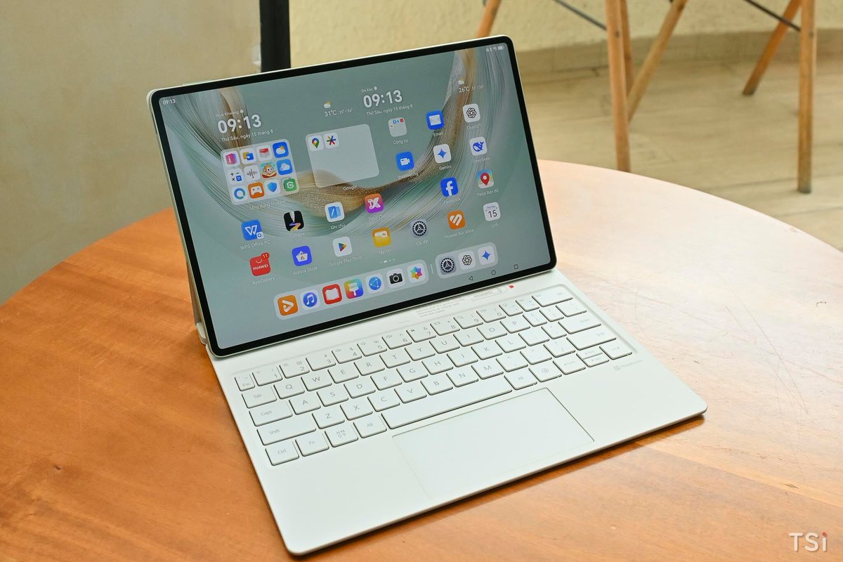 techsigninVN's tweet photo. HUAWEI MatePad Pro 12.2 inch hướng tới mục tiêu tối ưu hóa hiệu suất làm việc và học tập, trở thành thiết bị “3 trong 1” (máy tính bảng, laptop và bảng vẽ).
https://t.co/E8suL0O1F2 https://t.co/g6kNzrrBsS