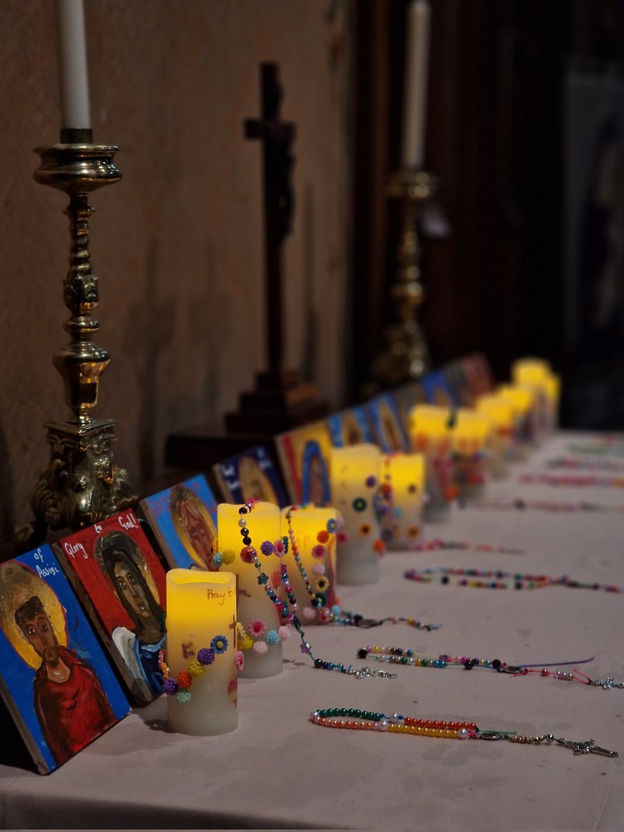 A wonderful week of holiday club at <a href="/stg_edgbaston/">St George's Edgbaston</a> making rosaries, painting icons and decorating candles, and celebrating the Assumption of Mary today! Anglo-Catholic children's work at its best ✨️💙