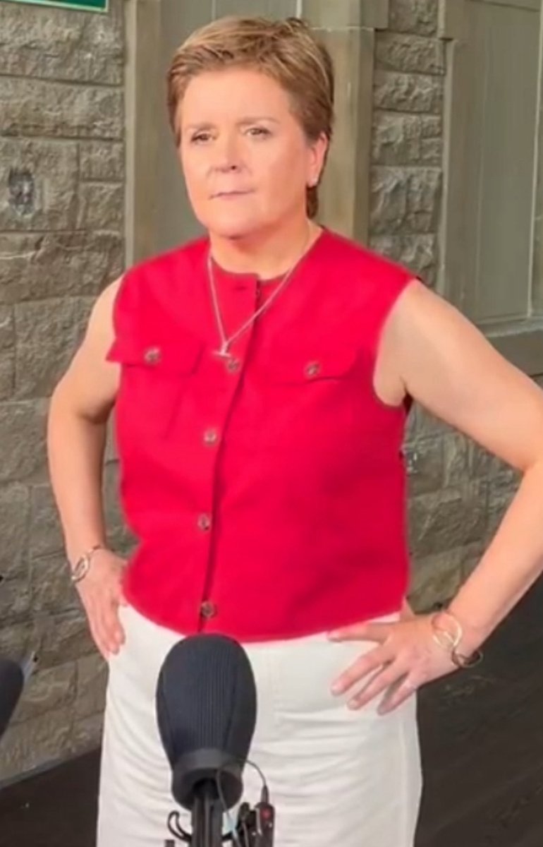 sweirz's tweet image. 🎶
"I see a little silhouetto of a 'they' ..."

#Sturgeon