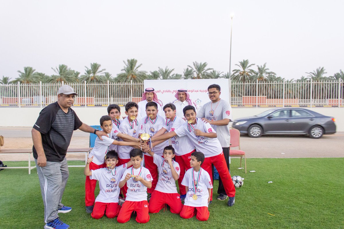 acagarawi's tweet photo. 🏆⚽
أقيم دوري كرة القدم للمرحلة الابتدائية بمشاركة 8 فرق، تنافسوا حتى المباراة النهائية والتي أقيمت بين متصدري المجموعتين وسط أجواء رائعة.

أمين عام الأكاديمية، توج المركز الأول بالكأس والميداليات الذهبية، وكرم المركز الثاني بالميداليات الفضية.

#أكاديمية_القرعاوي #عنيزة https://t.co/JnVRVjcW22