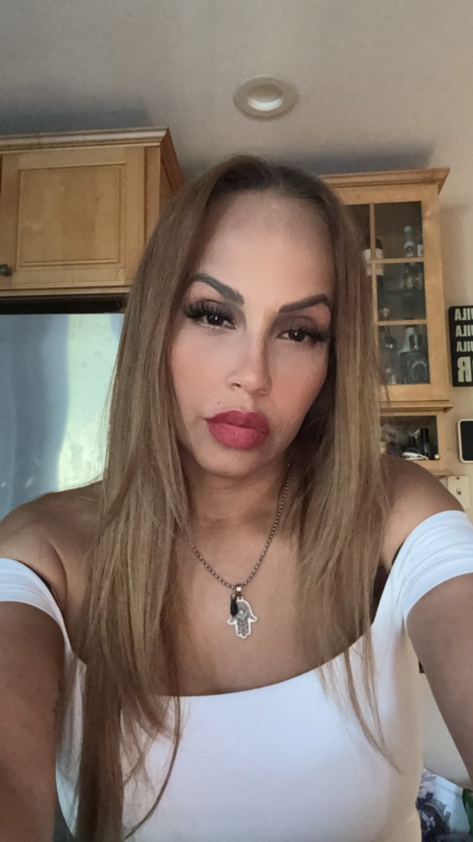 80vivian's tweet photo. Happy Friday, babes 😘
Who’s ready for the weekend? I’m thinking shots start at noon… and the bad decisions shortly after. 🥂🔥
#HappyFriday #WeekendVibes #SexySavage #ThirstTrapVibes #TGIF #BossEnergy #UnbotheredEnergy #ShotsOClock #PartyMood #GoodVibesOnly #WatchMeGlow https://t.co/0ngv4ipSCT