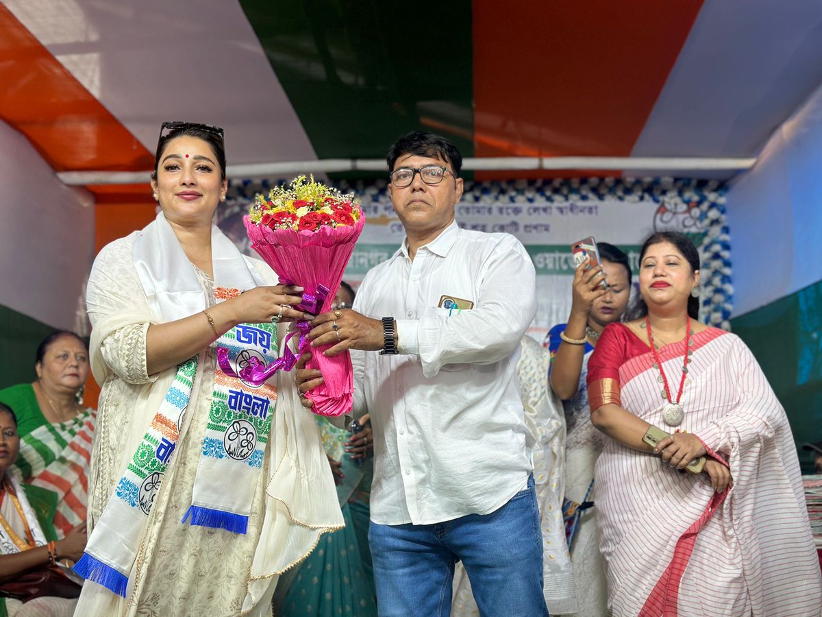 sayantika12's tweet image. আজ স্বাধীনতার ৭৮ বছর পূর্তি উপলক্ষ্যে প্রিয় বরানগরবাসীর সাথে জাতীয় পতাকা উত্তোলনের মাধ্যমে স্বাধীনতা দিবস উদযাপনের কিছু বিশেষ মুহূর্ত।
#FlagHosting #Indian #ProudIndia #India #JaiHind #SayantikaBanerjeeOfficial