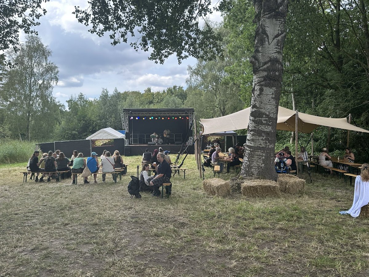 Vanmiddag de opening mogen verrichten van het Middeleeuws Festival in Winschoten / Stadspark - de tiende editie! 
Een groot compliment aan de fam. Zweep en alle vrijwilligers die met elkaar een fantastisch event hebben neergezet! 
Een bezoek meer dan waard! #MiddeleeuwsFestival