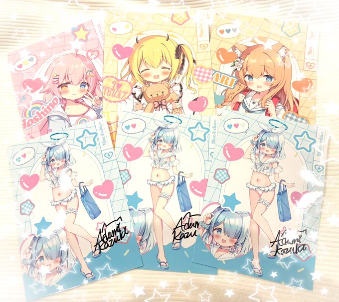 ブルアカセットとオリジナルセットを同時購入した方への特典ブロマイドにサイン中〜!絵柄は書き下ろし水着アロナちゃんです