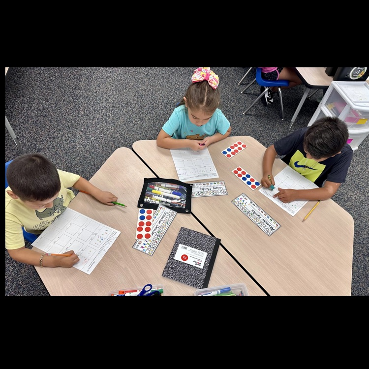 JeterElem's tweet image. Ms. Nieto’s class is practicing “making ten” with ten frames using two different colors! 💡🌟 Building number sense one frame at a time! #wildaboutlearning #allinalvinisd
