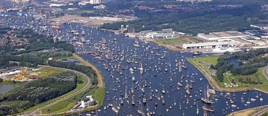 Al sinds 1975 zijn wij al veiligheidspartner van <a href="/sailamsterdam/">SAIL 2025</a> . Ook deze editie zullen wij met 8 vaartuigen en ca 60 vrijwilligers per dag het preventieve toezicht verzorgen. Zie je ons varen? Zwaai even en maak een foto en deel die met ons! #SAI#SAIL20Amsterdamsereddingsade