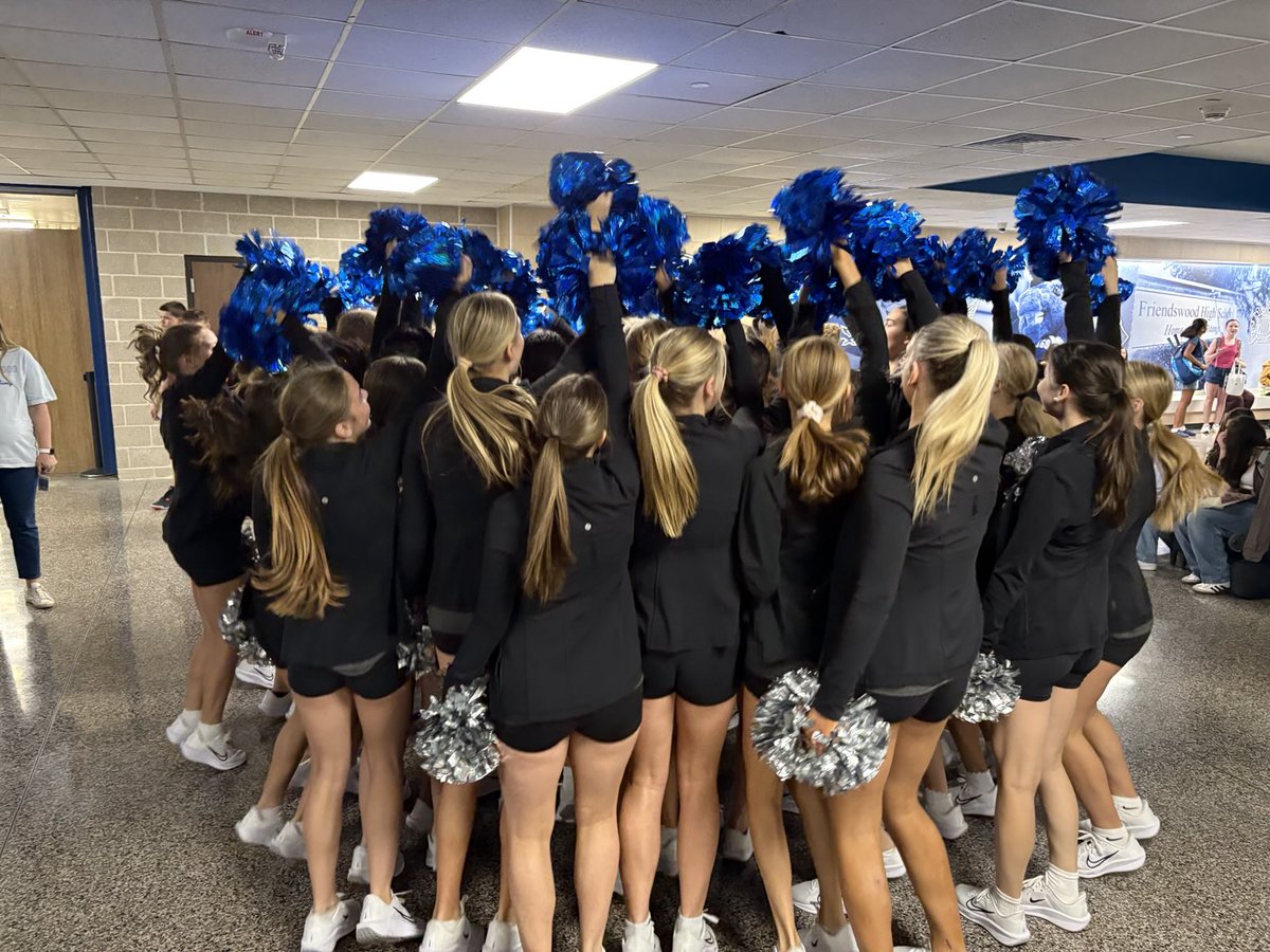 FWoodG's tweet photo. FHS having fun on our 1st Friday at the #1HS! C-Leaders, Wranglers & Mighty Mustang Band lead the way during our Stang Spirit Walk-Thru! #EveryKidEveryDay @Fwood_Cheer @FHS_WBC @FriendswoodBC @friendswoodisd https://t.co/bWhdzZapwE
