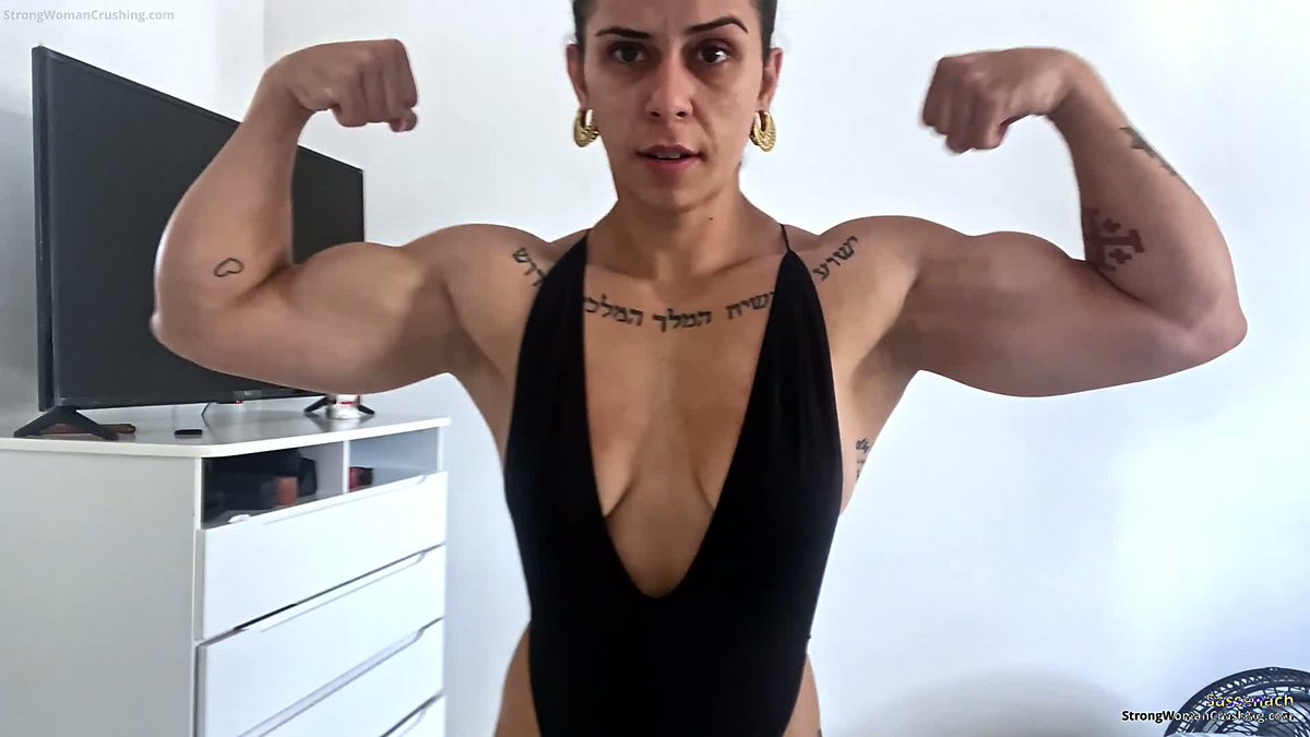 CrushingWoman's tweet photo. 🔥 **"Sassenach's Pan-Bending Power Will Leave You Speechless"**
She effortlessly smashes through metal 

**Watch her dominate now →** [Link in bio 👆]
https://t.co/PoN2aLlhoE

#PanBendingQueen #MusclePower #FeatsOfStrength #StrongWomen #CanYouHandleIt #MuscleGoddess https://t.co/APIT3mxK3E