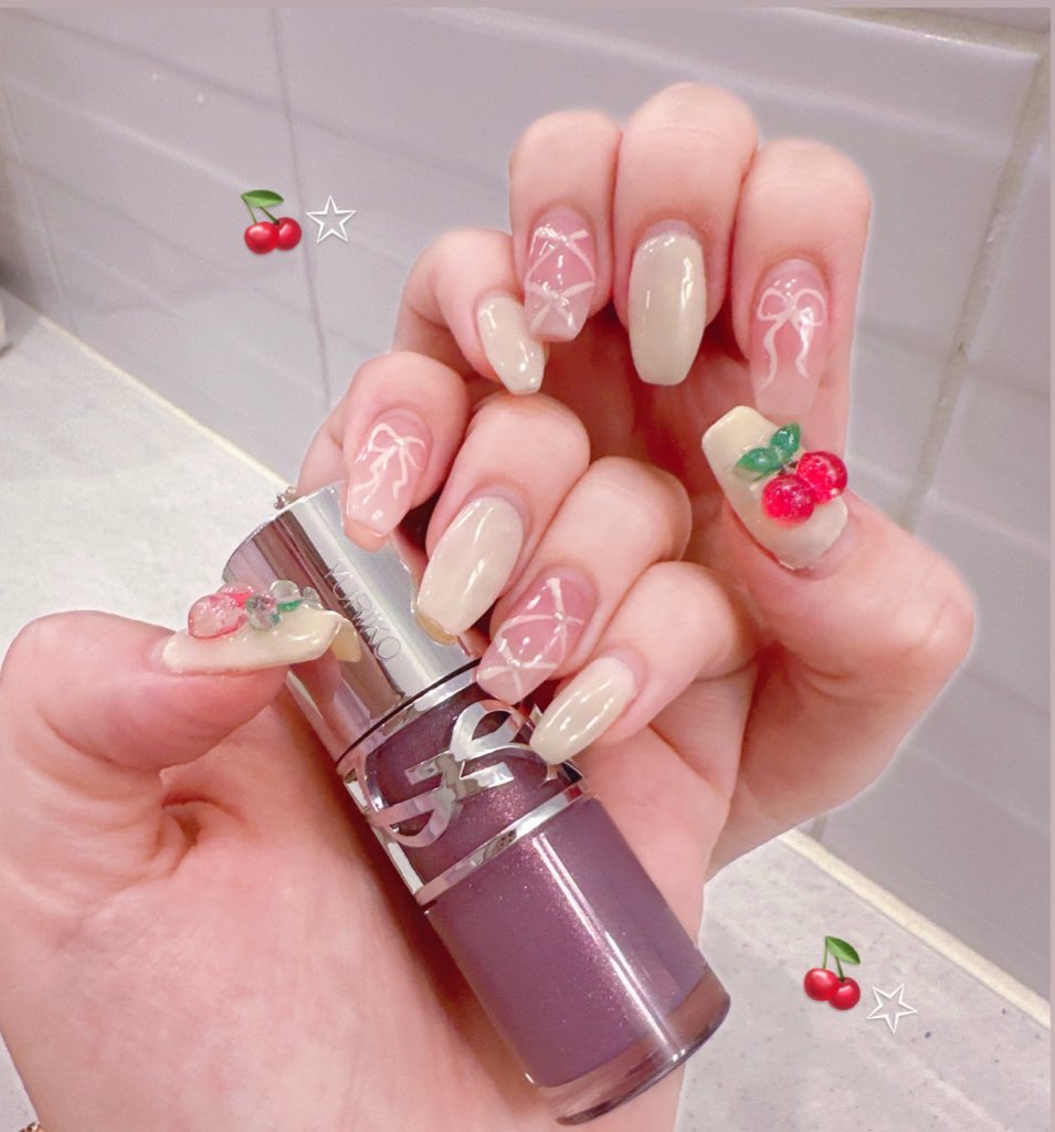 今のネイル🎀💅🏻🪽🫧Photo by みさちん🐱💘