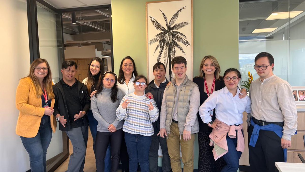 corpdown's tweet image. 💙 En @MAPFRE_CO vivimos la primera de 3 sesiones de actividades incluyentes con sus colaboradores y jóvenes de la @corpdown en formación laboral.  

Construyendo juntos oportunidades reales de inclusión. #InclusiónLaboral #SíndromeDeDown #CSD #Maphre