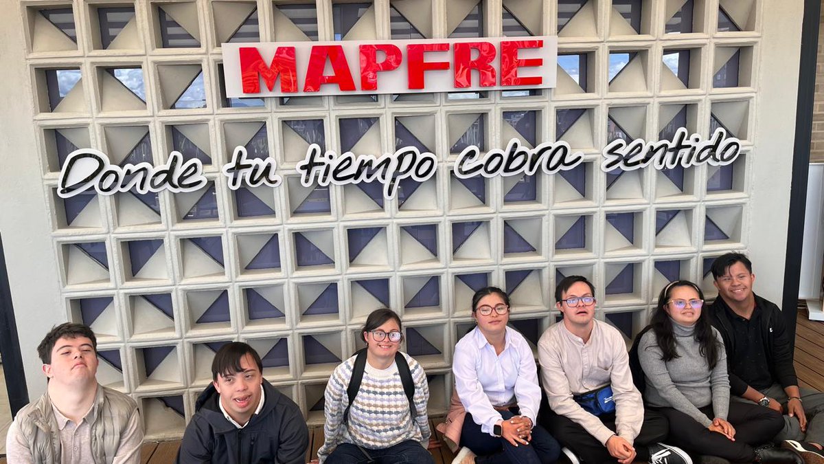 corpdown's tweet image. 💙 En @MAPFRE_CO vivimos la primera de 3 sesiones de actividades incluyentes con sus colaboradores y jóvenes de la @corpdown en formación laboral.  

Construyendo juntos oportunidades reales de inclusión. #InclusiónLaboral #SíndromeDeDown #CSD #Maphre