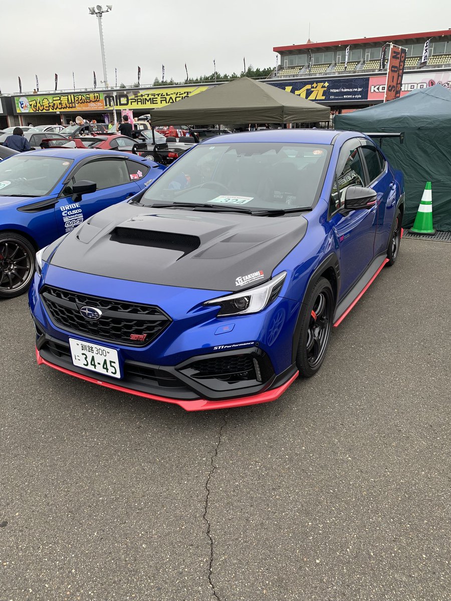 herrki's tweet photo. #女子ウケしない車を晒せ　
キモオタブルーにカーボンパーツまみれの車だぞ。
女子ウケするわけなかろう。

でもごく一部の車好き女子にはなぜかウケがいい謎仕様。 https://t.co/T5kO2NH35i