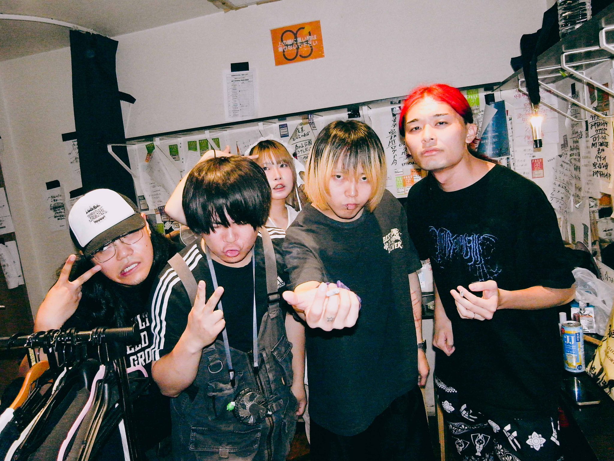 v (@x46zx) / X