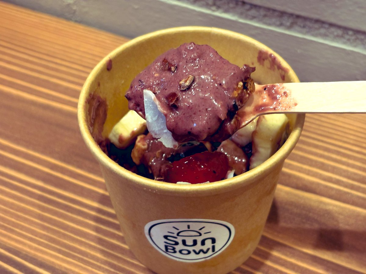 STealth_Point's tweet photo. 立川にできたアサイーボウル専門店。フルーツのみずみずしさとアサイーの濃厚さがすんごい。アサイーボウル初心者ですが、ハマりそう。
アサイーボウルってなんだ？という疑問には記事にてお答えしております。自分も今回初めて知りました。へー。 https://t.co/LnW4ouKGUK