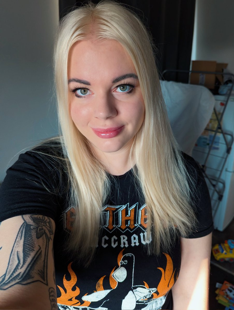 Lucinda Love tweet media