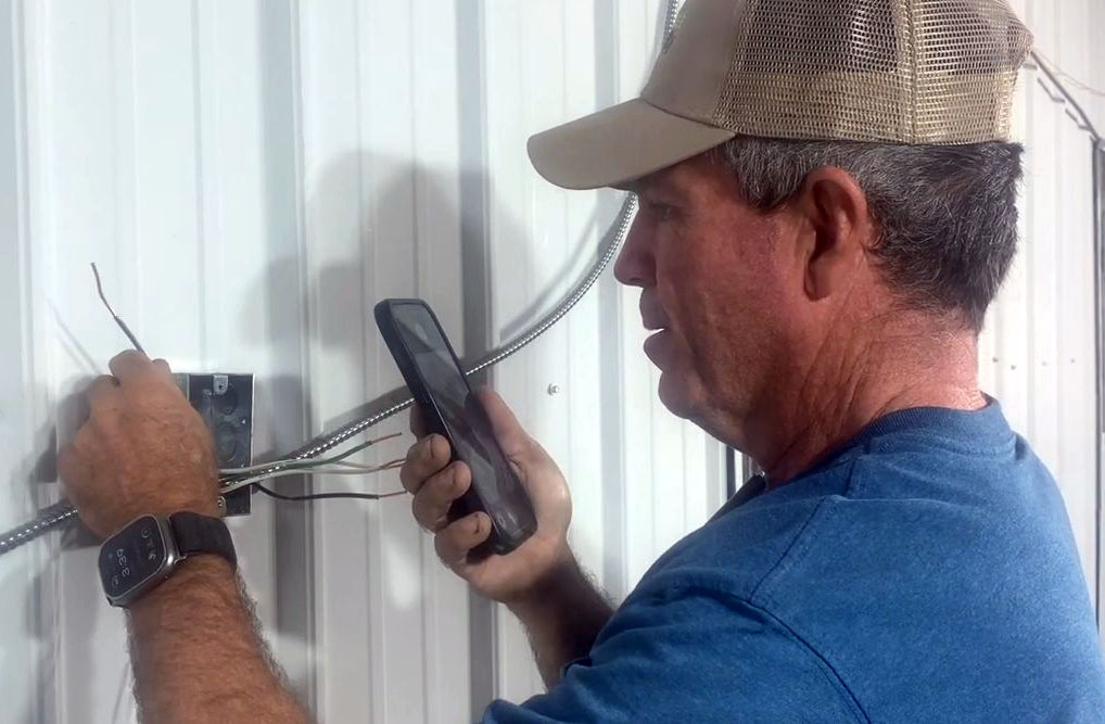 📱 Farmers with low vision are using smartphones as powerful assistive tools—voice navigation, weed &amp; insect ID, even recognizing visitors.

Join beef farmer Jason Barber on Aug 20 at 3 PM EDT for a live demo.

👉agrability.org/ntw-encore
#nifaimpacts #purdueag #purdueextension