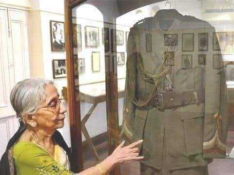 balup591517's tweet image. #நேதாஜி #சுபாஷ்_சந்திரபோஸ். "எனக்கு ரத்தம் கொடுங்கள், உங்களுக்கு சுதந்திரம் பெற்றுத் தருகிறேன்" என்று கர்ஜித்த, நேதாஜி அணிந்த சீருடை. ஒவ்வொரு இந்தியனும் தரிசிக்க வேண்டிய பொக்கிஷம் !!! 🙏💞
#IndependenceDayIndia 😲💪👏