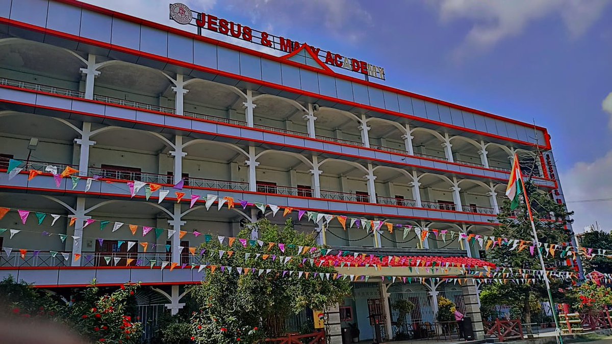 sauravkumar024's tweet image. स्कूल की वर्दी, हाथ में तिरंगा—बस यही असली आज़ादी का अहसास है। 🎓🇮🇳 #IndependenceDay2025 #IndependenceDay
#indipendencedayindia