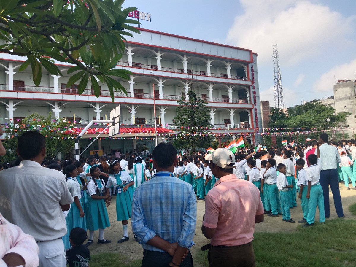 sauravkumar024's tweet image. स्कूल की वर्दी, हाथ में तिरंगा—बस यही असली आज़ादी का अहसास है। 🎓🇮🇳 #IndependenceDay2025 #IndependenceDay
#indipendencedayindia