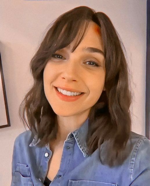 sigalgadot's tweet image. A little bit hurt on my head 😔 but still put a smile making moves is not easy😔😔
