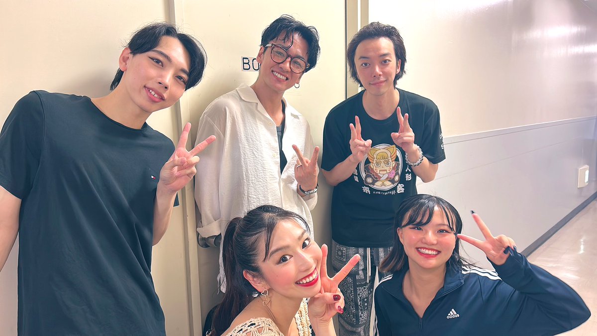 mi4_1's tweet photo. 本日ソワレ公演ありがとうございました。
明日からマチソワ公演⚔️❤️‍🔥
東京公演も終盤です。
鵺灯役 ザンヨウコさん
お写真ありがとうございます。

大尊敬なRyotaさん

 ミュージカル陰陽師でご一緒させて頂きました@YMKW_ariso さんにもお会いできて嬉しいです。

よっしゃ！❤️‍🔥💪

#しにつか
#ムビステ https://t.co/rFmZHGE39f