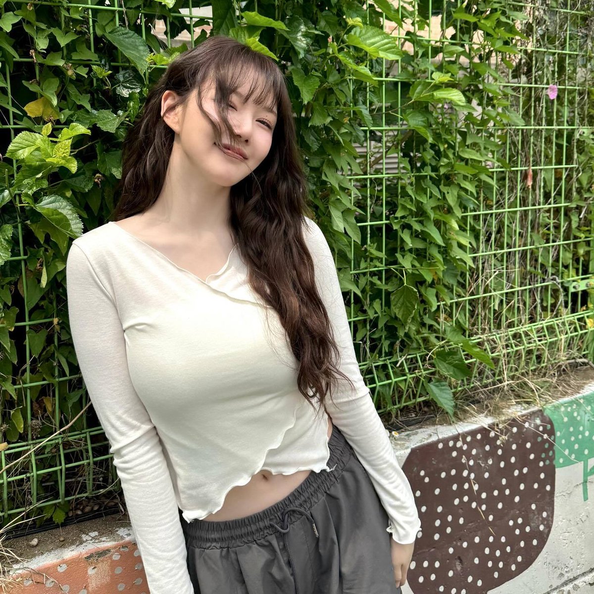 #BUBBLE | Atualização da Yerin (15/08/25):

🐥: Já é amanha, tô bem ansiosa.
🐥: Não se esqueçam do dress code!
🐥: Roupa verde na primeira parte e roupa verde na segunda.
🐥: Vocês podem segurar bananas e pepinos caso não tenham a lightstick.
🐥: Algo bem ecológico!

#YERIN