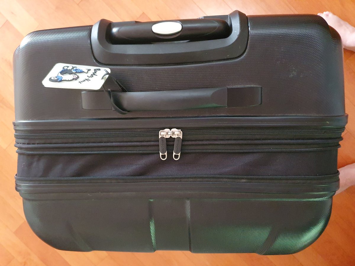 KerryMacGregor's tweet photo. Is there, by any chance, a laser that can scan my suitcase and tell me its weight so I don't have to keep opening and closing it? Please??? https://t.co/PJv3TQYUh0
