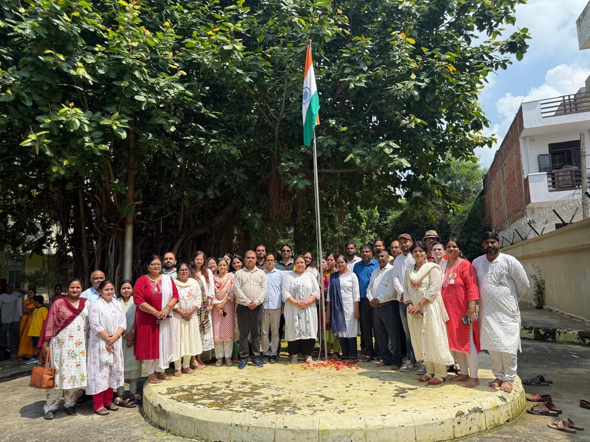 Independence Day Celebrations at IMS , Second Campus , LU, with students, teachers and staff ⁦<a href="/KhannaManuka/">Prof.Manuka Khanna, University of Lucknow</a>⁩ ⁦<a href="/ippr_lkouniv/">IPPR, University of Lucknow</a>⁩ ⁦<a href="/dswlkouniv/">Dean Students’ Welfare, UoL</a>⁩ ⁦<a href="/lkouniv/">University of Lucknow</a>⁩