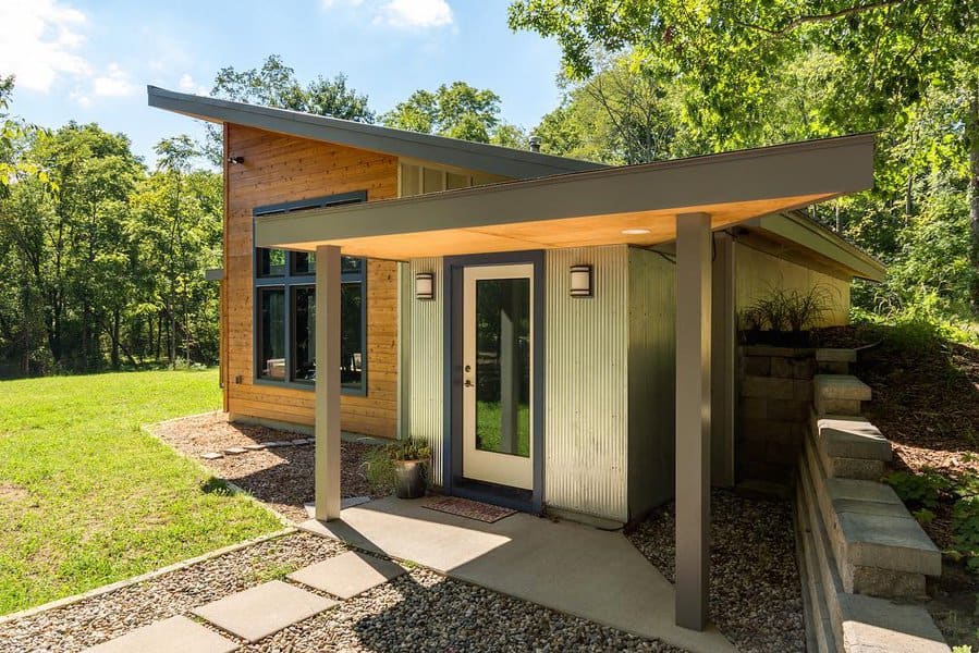 paulzehe's tweet image. First impressions count, and your front porch is the perfect place to make one! 💫

Add a vibrant door, modern swing, or rustic furniture to bring it to life. 😉

#PorchDesign #FrontPorchVibes #OutdoorLiving
 LocalInfoForYou.com/151943/small-p…