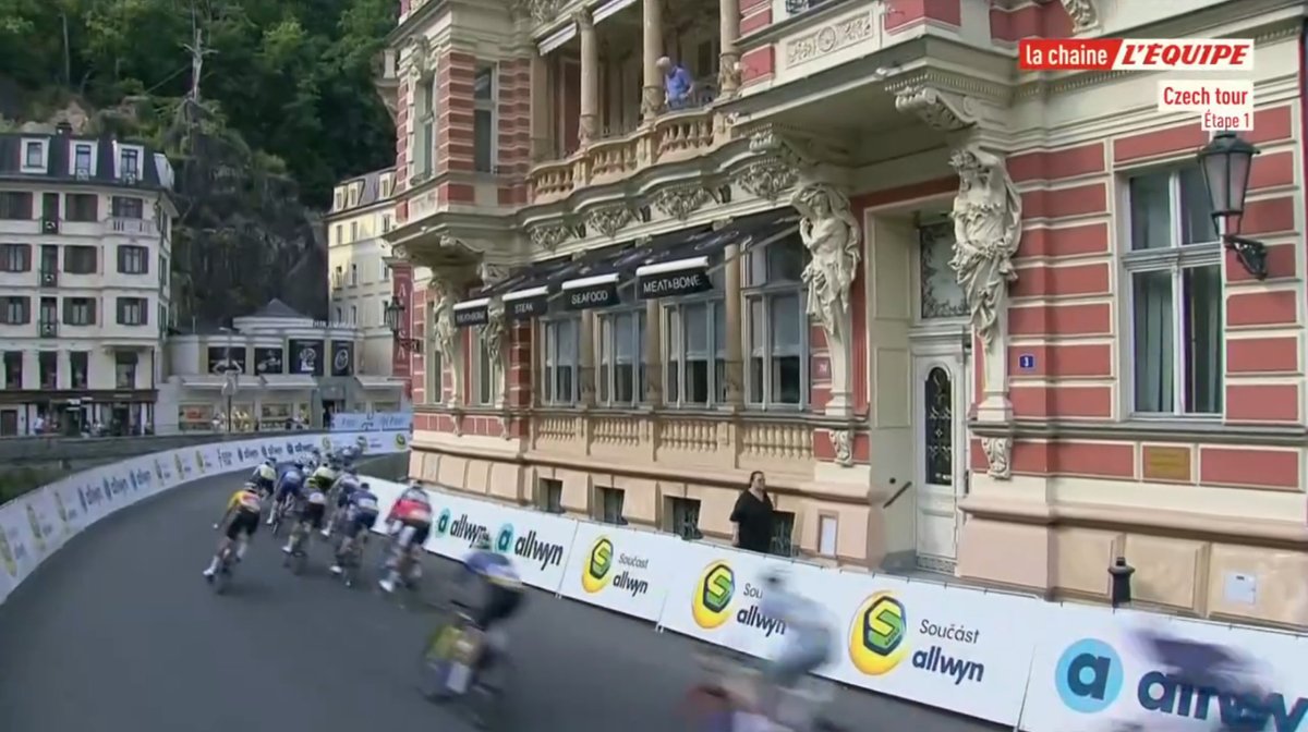 funimag's tweet image. On 14/8 1st stage of Czech Tour 2025 Praha - Karlovy Vary with arrival at foot of 2 funiculars: to Hotel Imperial and to Diana summit  🇨🇿 🚞 🚴‍♀️ 
#funicular #KarlovyVary #Karlsbad #CzechRepublic #Lanová #Lanovka #cyclism @Karlovyvary_cz