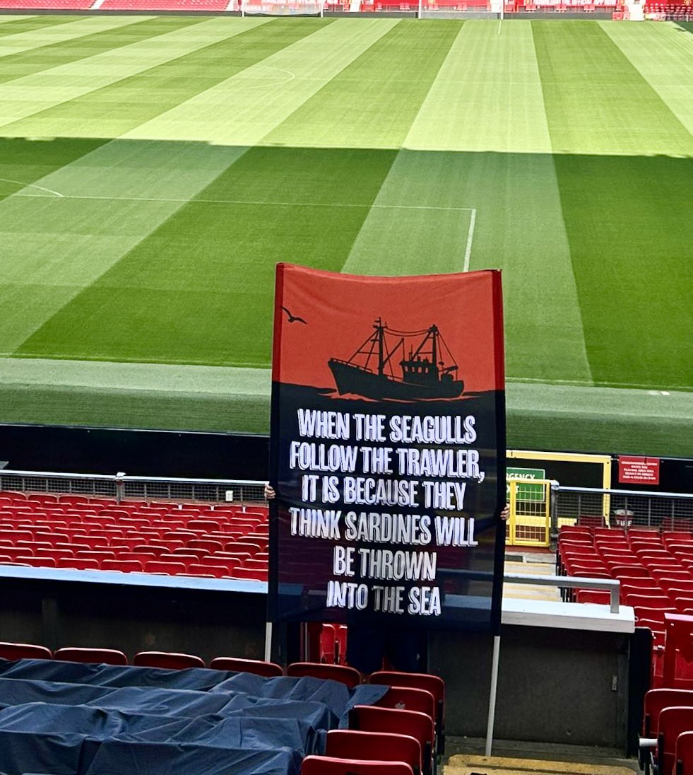 🇾🇪RECLAIM THE STRETFORD END

🇾🇪Over 70 banners &amp; plenty of other massive flags now in place in The Stretford End ready for Sunday

🇾🇪Right-Side (blocks W205-212)
🇾🇪All flags designed by Reds
🇾🇪Paid for by TRA
🇾🇪Next: T2, Left side &amp; lower

Should be a cracking atmosphere, let’s