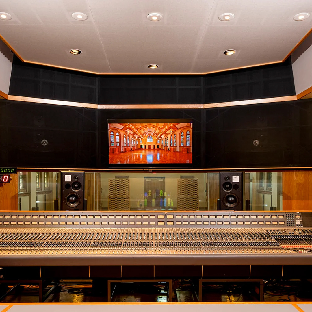 milocostudios's tweet photo. You know the #FeatureFriday is a big one when the console won’t fit on one image! This week we’re at one of the largest studio destinations on our roster – the incredible @oceanwaynashville. 

Info on our website, search “Ocean Way”
Enquiries 📩 bookings@miloco.co.uk https://t.co/gorKyYLoJ1