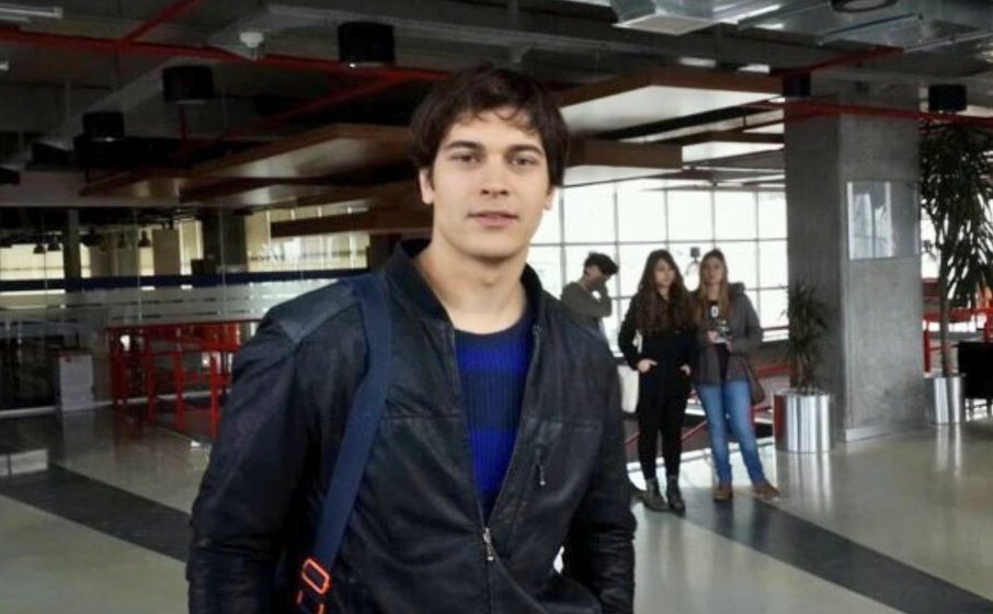 uninin ilk günü karşılaşmayı bekledigim eleman