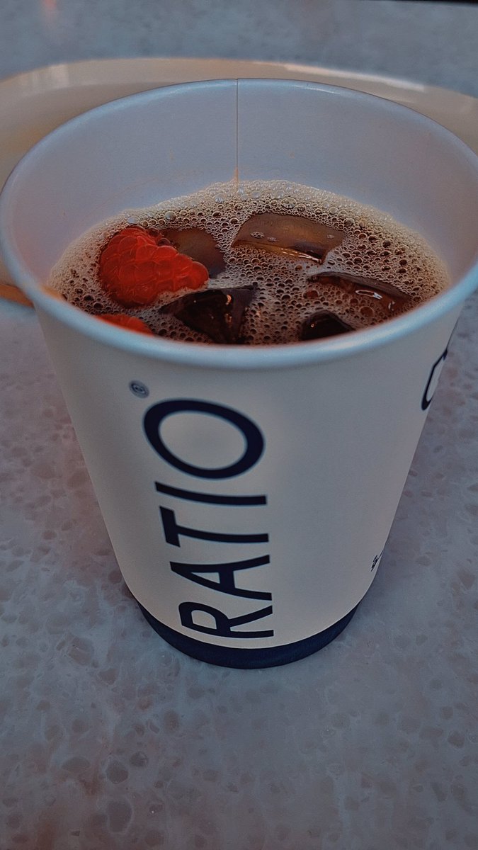 لقهوة المساء مزاج خاص وعالي، ما أجمله من شعور!☕️❤️🎶