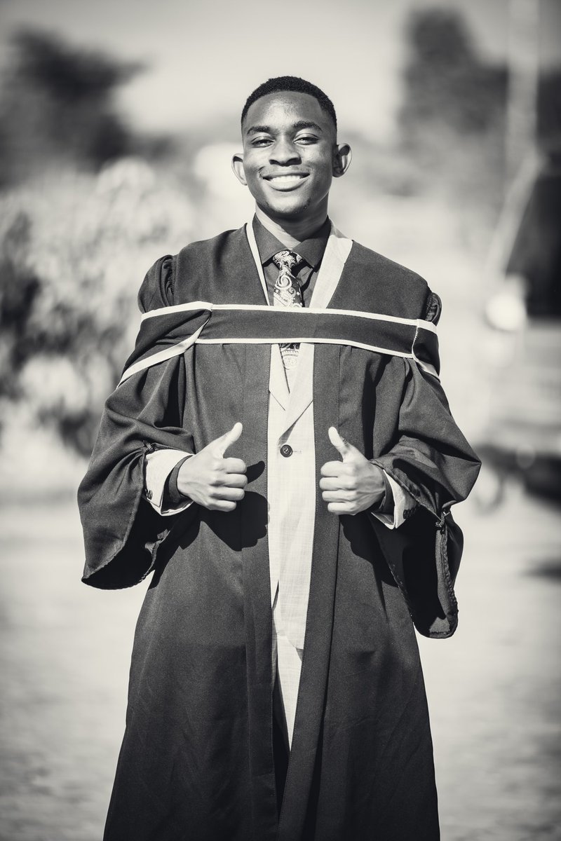 👨🏾‍🎓