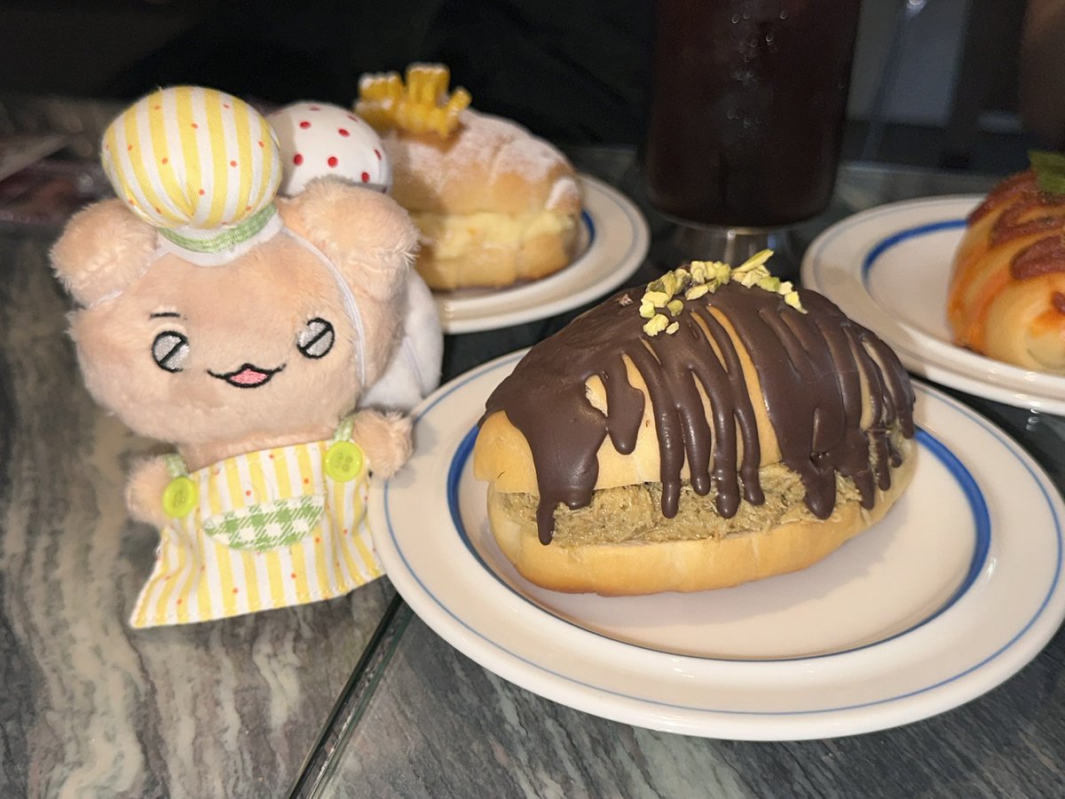 b2sideu's tweet image. 두바이 소금빵에 개털 추가요