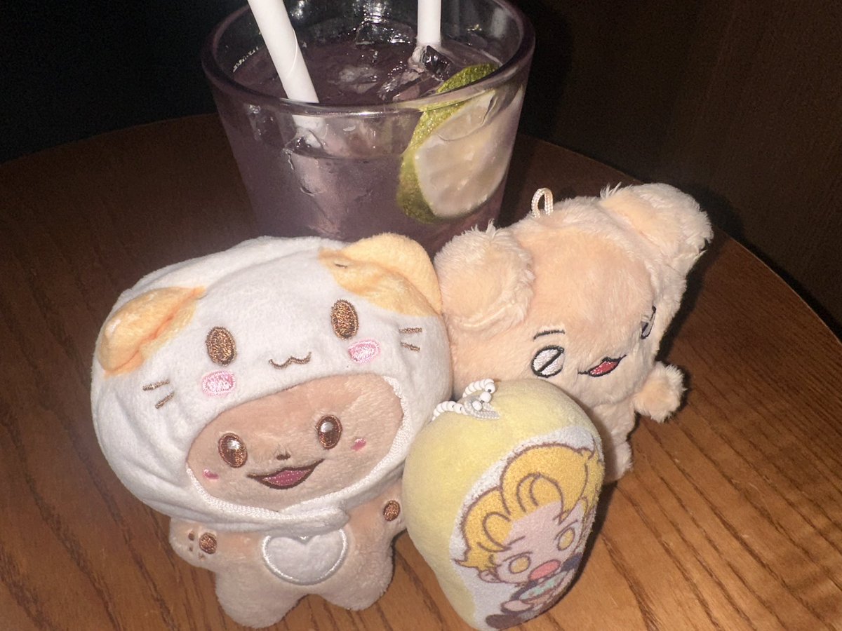 b2sideu's tweet image. team 선크림즈 🫰🏻