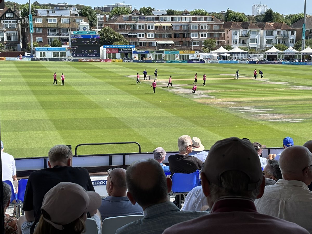 DavidGAdamson's tweet photo. Hove today https://t.co/6bRMiqAifC