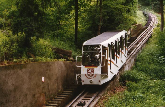funimag's tweet image. On 14/8 1st stage of Czech Tour 2025 Praha - Karlovy Vary with arrival at foot of 2 funiculars: to Hotel Imperial and to Diana summit  🇨🇿 🚞 🚴‍♀️ 
#funicular #KarlovyVary #Karlsbad #CzechRepublic #Lanová #Lanovka #cyclism @Karlovyvary_cz