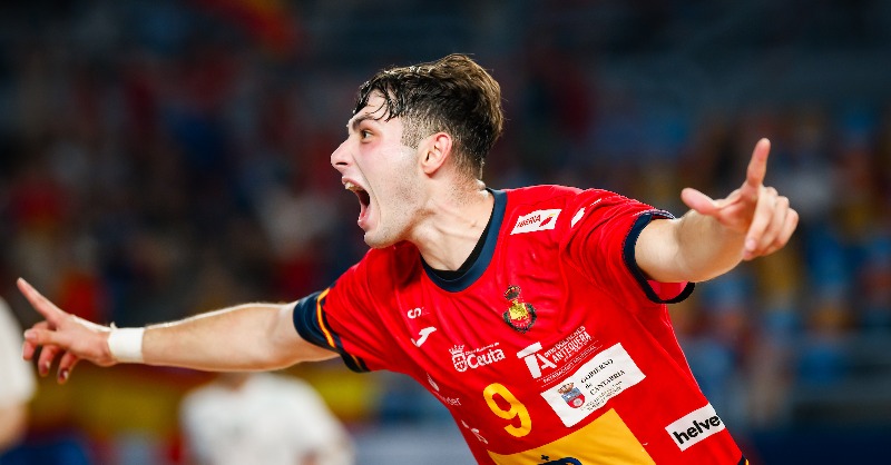 RFEBalonmano's tweet photo. 🔴 ¡No te lo pierdas! Los #HispanosJuveniles juegan la semifinal ante 16:15h ante Suecia 🇸🇪

🔊 ¿Quién forma parte de la plantilla escandinava? ¿Cómo han llegado a las semifinales?

👉 ¡Entérate de todo aquí!  👇

#️⃣ #Balonmano