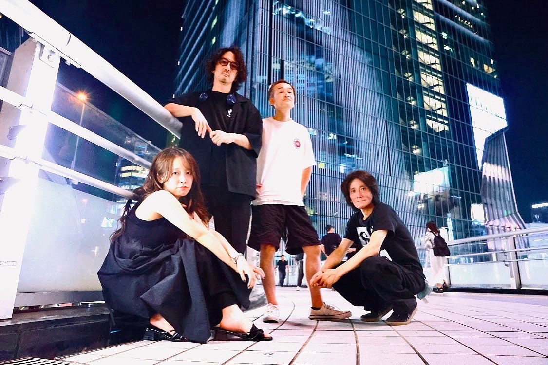 kazu_watch_bass's tweet photo. 新バンドのアー写撮ってもらいました📷
なんか1人短パンになっちゃったけど…笑

バンド名はUIMUI（ウイムイ）といいます。
もうすぐ配信リリース予定！のはず！！
以後お見知りおきを！ https://t.co/r4KhqMdBvH