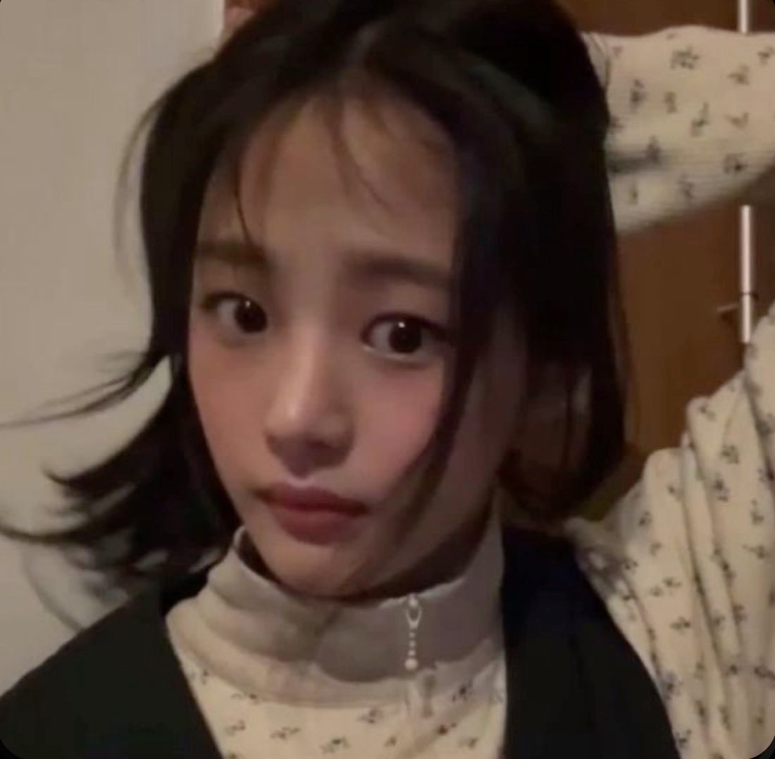 “Verge of tears” No she just has big dough eyes, she literally always looks like that 😭.
