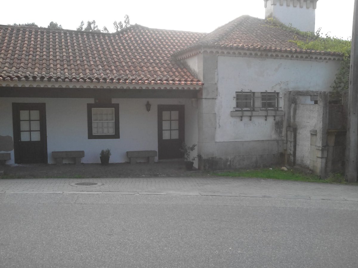 Eis a sumptuosa mansão de Salazar...