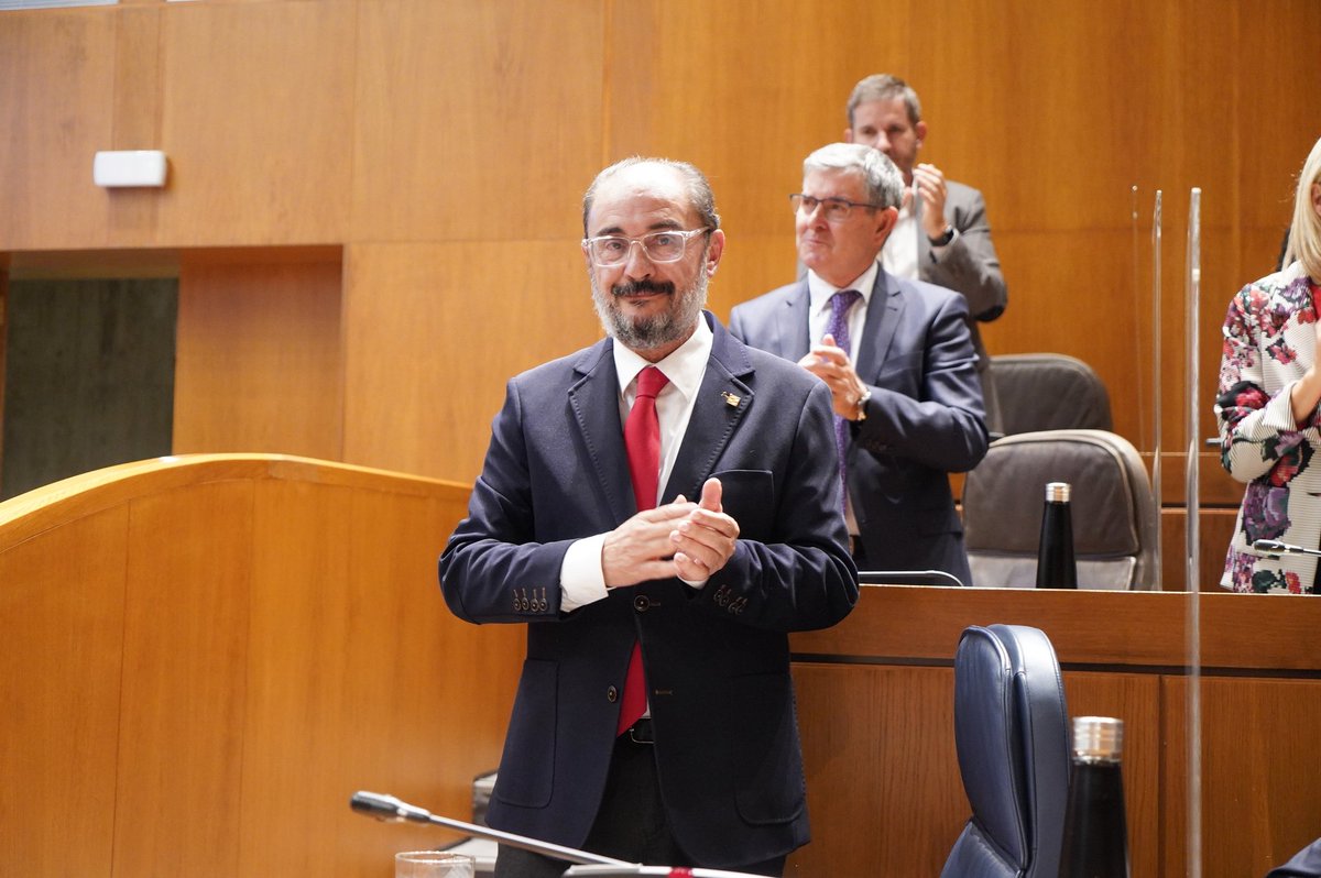 Cortes de Aragón (@cortes_aragon) on Twitter photo Las Cortes de Aragón lamentan profundamente el fallecimiento del expresidente del <a href="/GobAragon/">Gobierno de Aragón</a> <a href="/JLambanM/">Javier Lambán</a> y expresan su más sentido pésame a su familia, amigos y seres queridos.
D. E. P. Las Cortes de Aragón lamentan profundamente el fallecimiento del expresidente del <a href="/GobAragon/">Gobierno de Aragón</a> <a href="/JLambanM/">Javier Lambán</a> y expresan su más sentido pésame a su familia, amigos y seres queridos.
D. E. P.