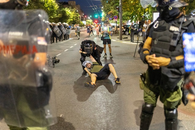 I’m closely following events in Serbia, where human rights concerns persist. I deplore the police’s disproportionate force in Valjevo yesterday evening and reiterate my call on the authorities to avoid excessive force, end arbitrary arrests, and de-escalate the situation